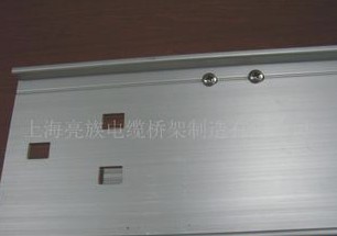 鍍鋅金屬橋架有著(zhù)什么優(yōu)勢？
